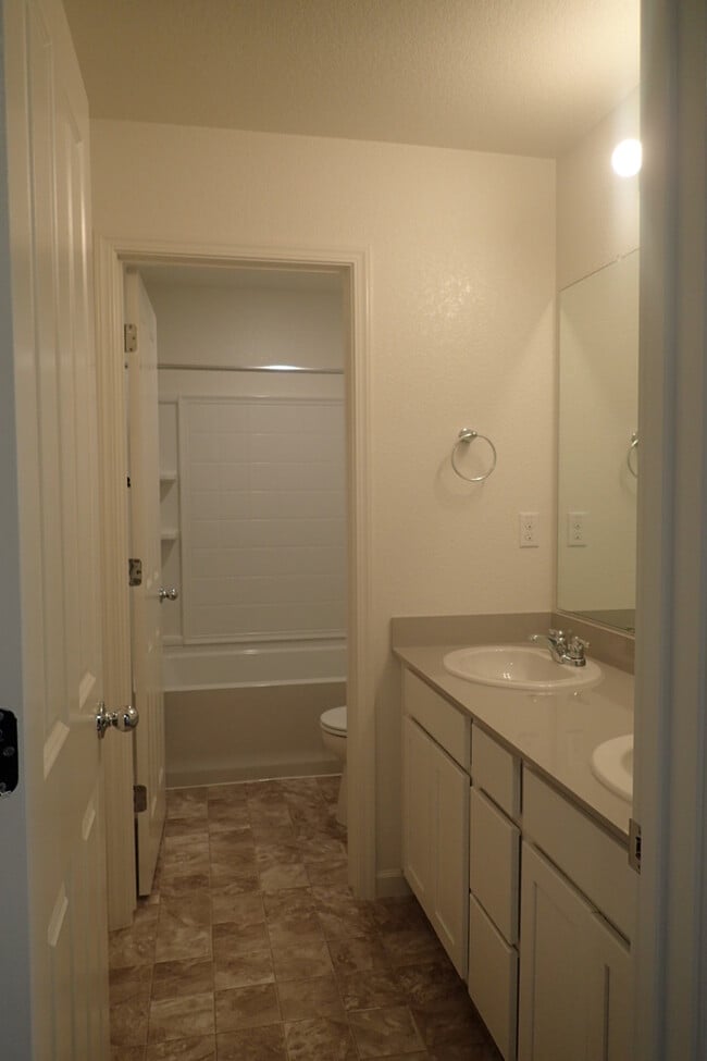 Building Photo - Gorgeous Brand New 4 bed 3 bath 2 story ho...