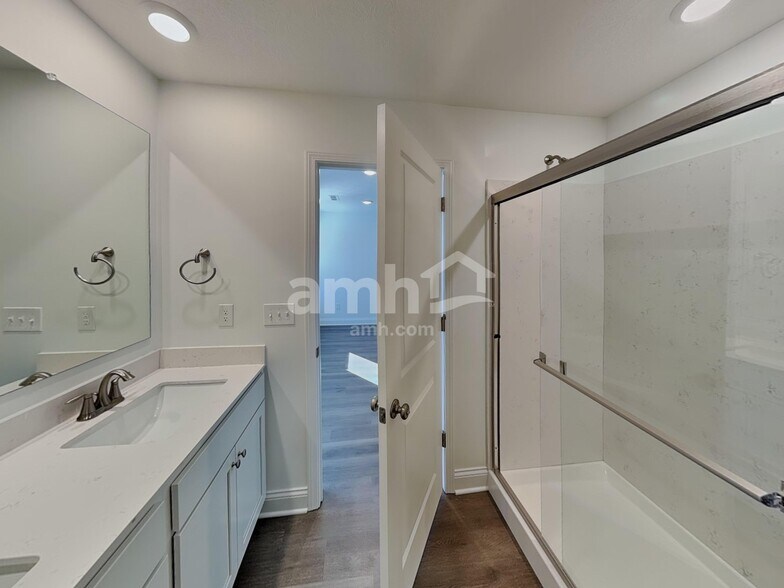 Building Photo - 1034 Heritage Blvd