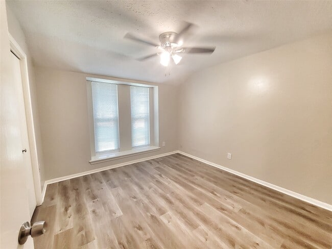 Building Photo - 3407 Saratoga Dr