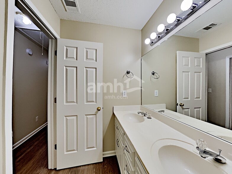 Building Photo - 2046 Township Dr