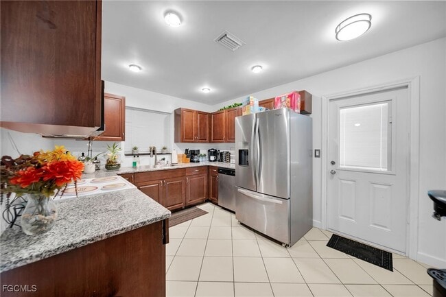 Building Photo - 102 Oleander Rd