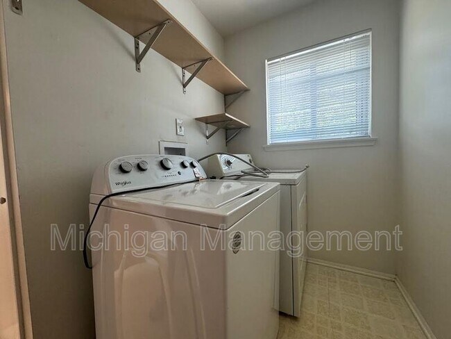 Building Photo - 3324 Bluett Rd