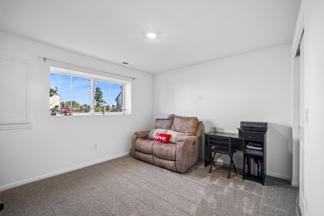 Building Photo - 1034 Atterberg Rd