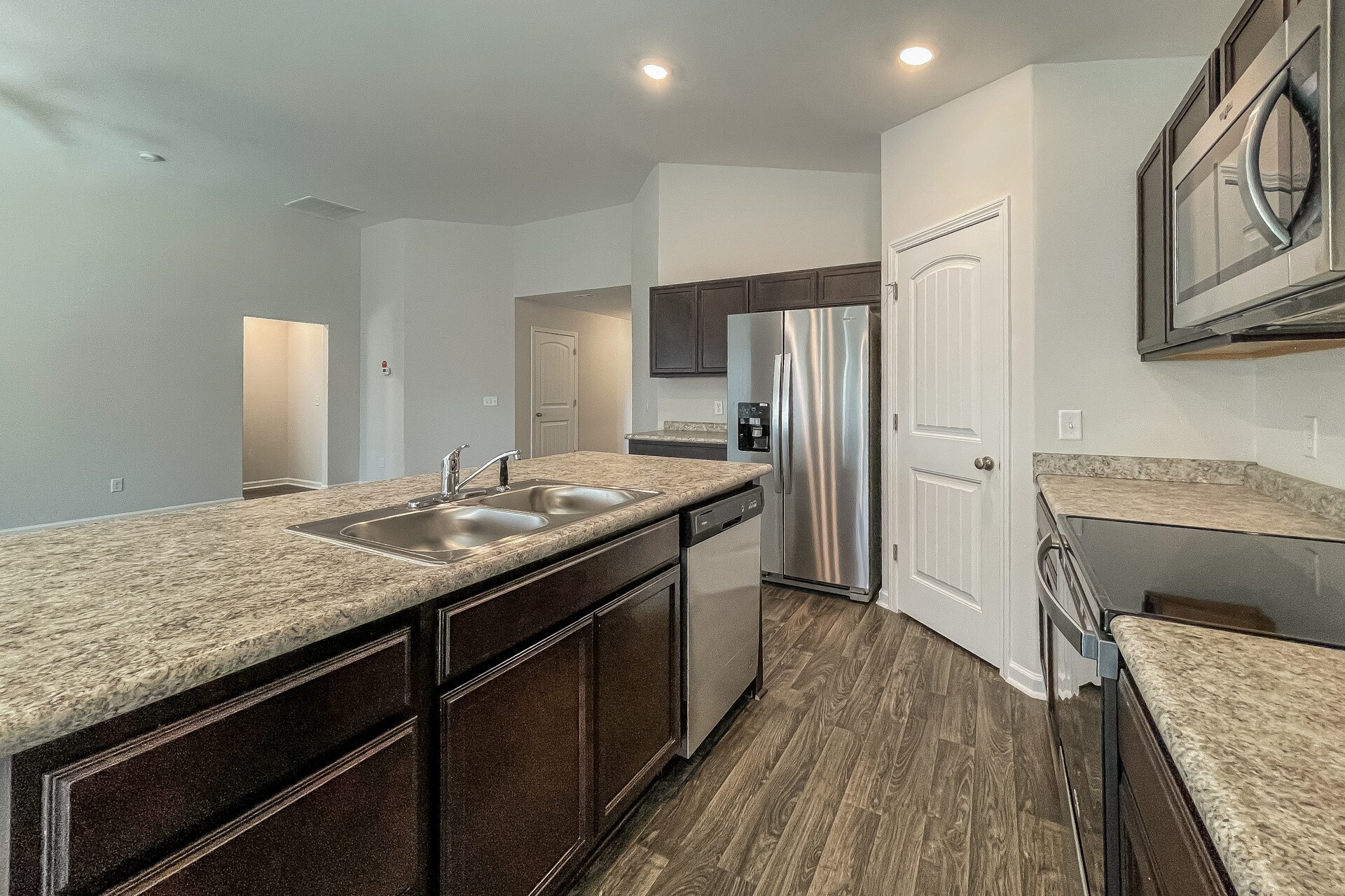 Building Photo - 1127 Autumns Wood Cir E