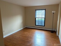 Building Photo - 323 Gill Ln