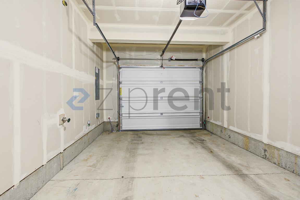 Building Photo - Unit