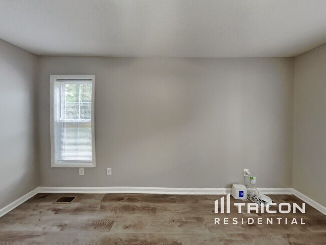 Building Photo - 5945 Presentation St