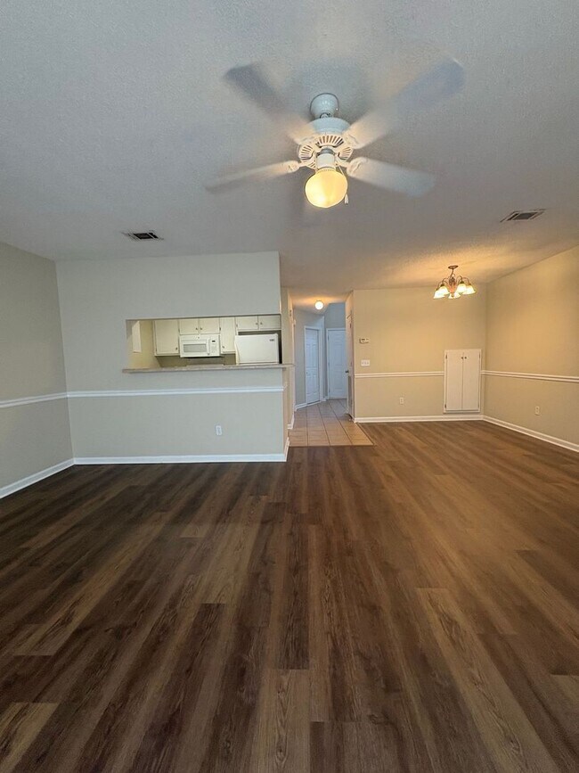 Building Photo - 125 Winthrope Ln