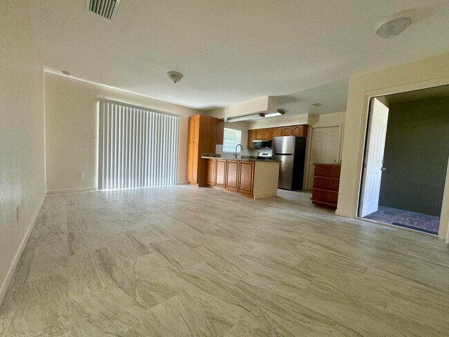 Building Photo - 970 Butia St