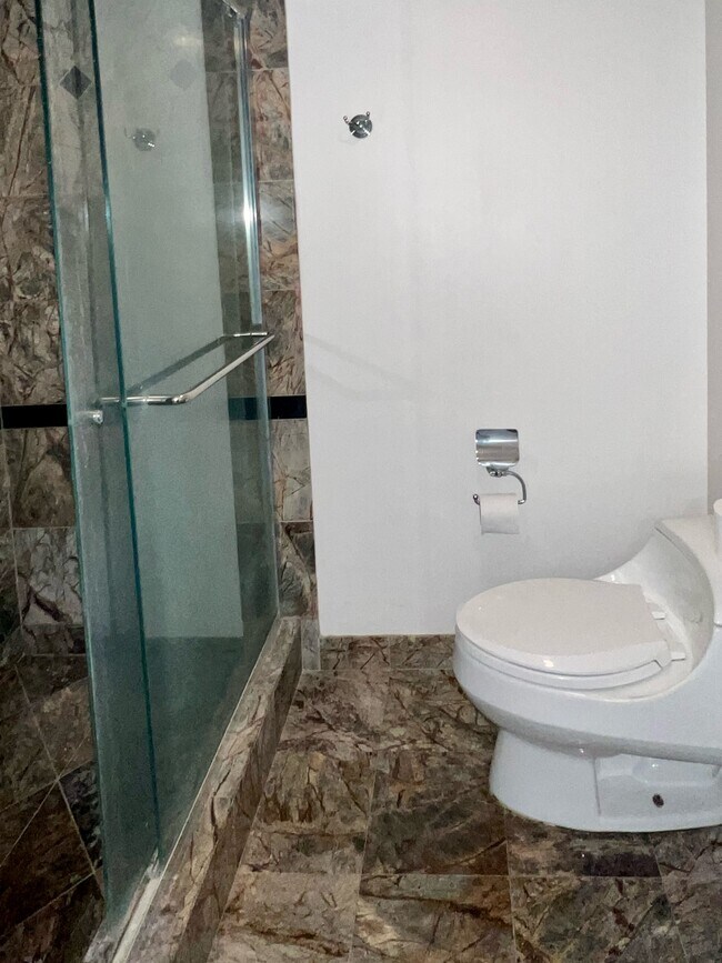 Bathroom 1 - 2500 Kalakaua Ave