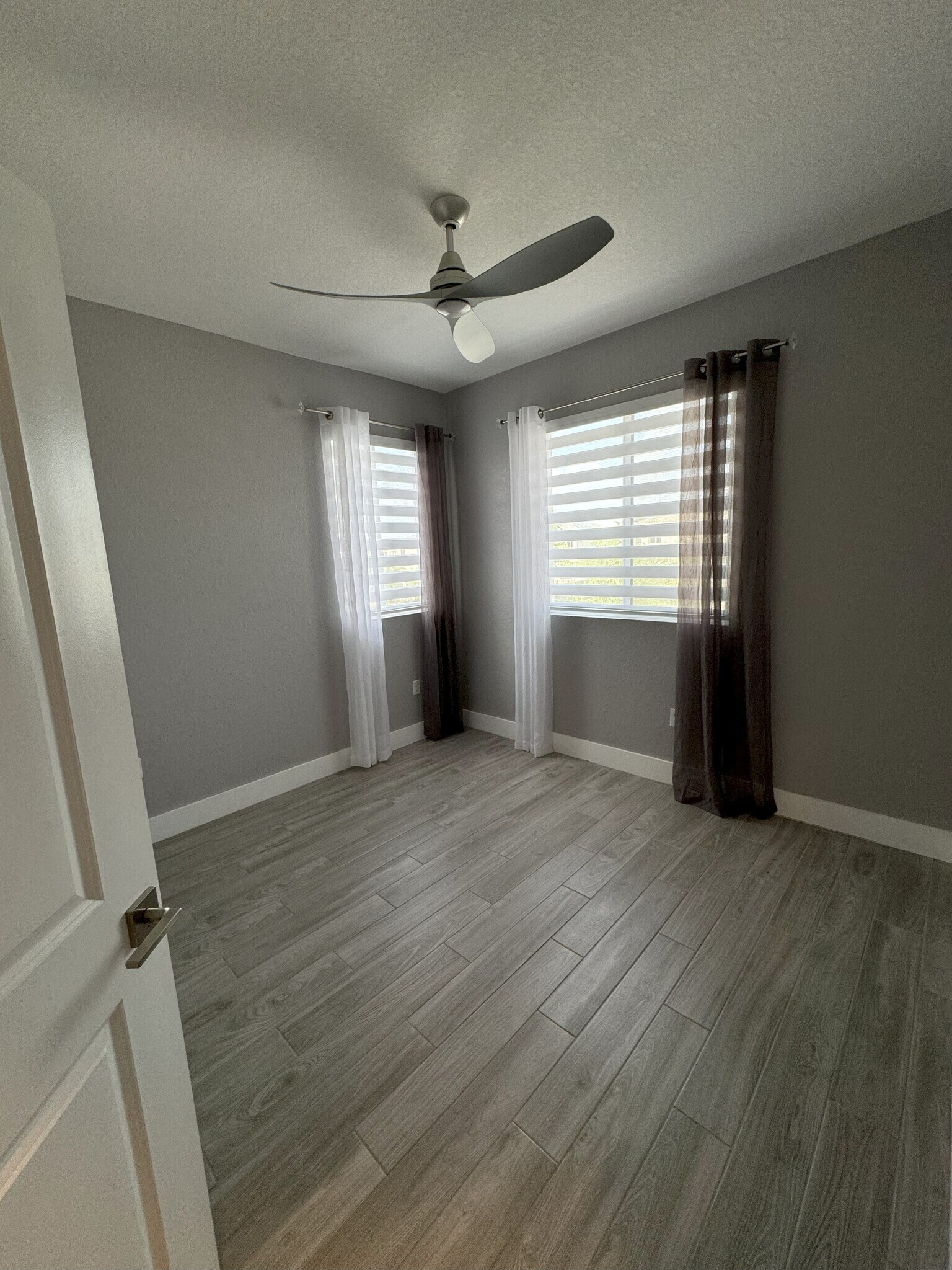 3 room - 1763 SE 8th Pl