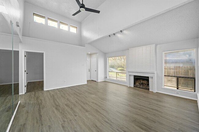 Building Photo - 522 Hunters Glen St
