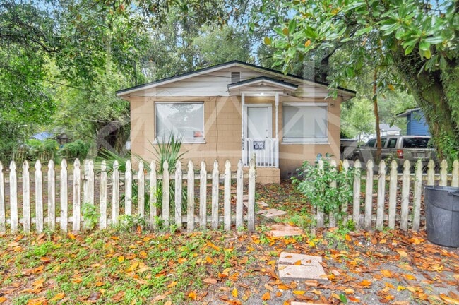 Primary Photo - 5813 Doeboy St