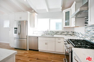 Building Photo - 122 Montreal St