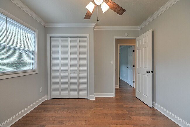 Building Photo - 2708 Schumway Dr