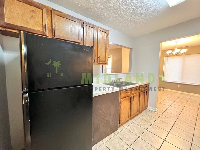Building Photo - 6008 Village Creek Dr