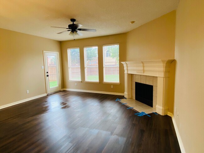Living - 1895 Granite Rapids Dr