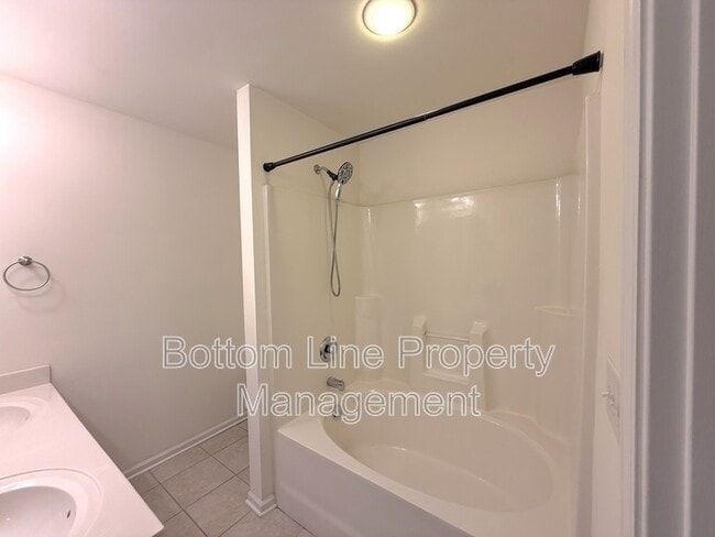 Building Photo - 675 Raya Ct