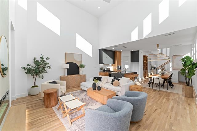 Building Photo - 2313 S Vernon Ave