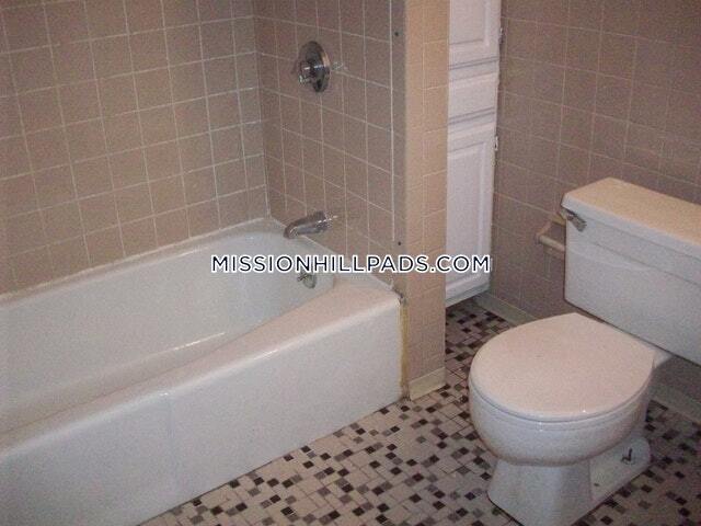 Building Photo - 40 Hillside St