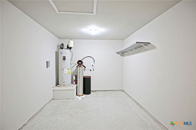 Building Photo - 2973 Greenbriar Rd