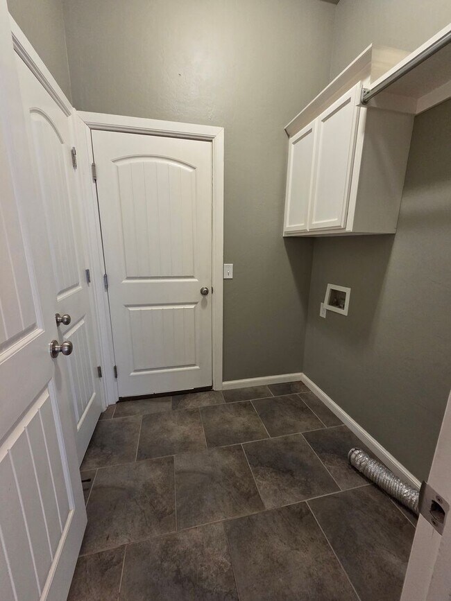 Building Photo - TAKE A LOOK AT YOUR NEW HOME!!!