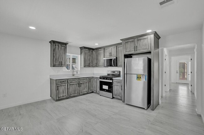 Building Photo - 1107 Myrtle Ave