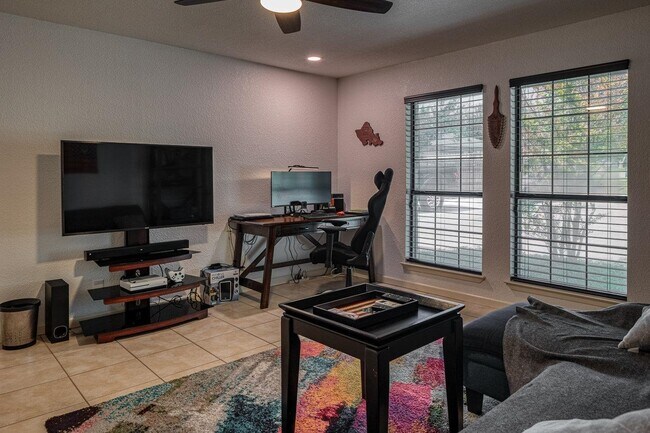 Building Photo - 227 Foster Cir