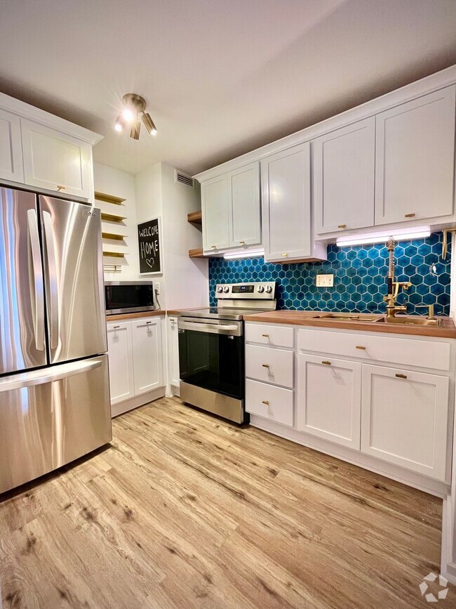 Building Photo - Newly Renovated 2bd/2ba Dwtn Condo!