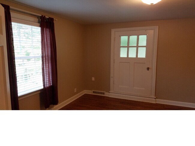 Building Photo - Charming Corner Lot Home Near U of I