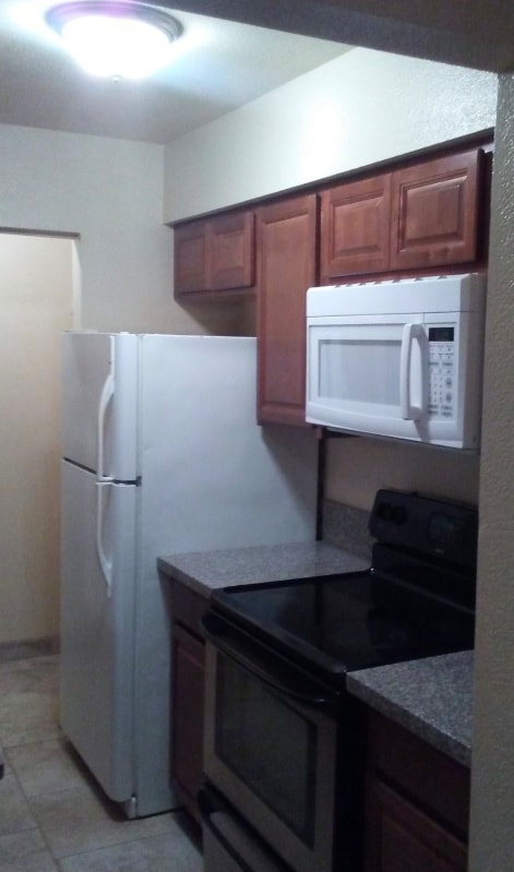 Building Photo - 2925 Winkler Ave