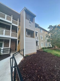 Building Photo - University Place, 422