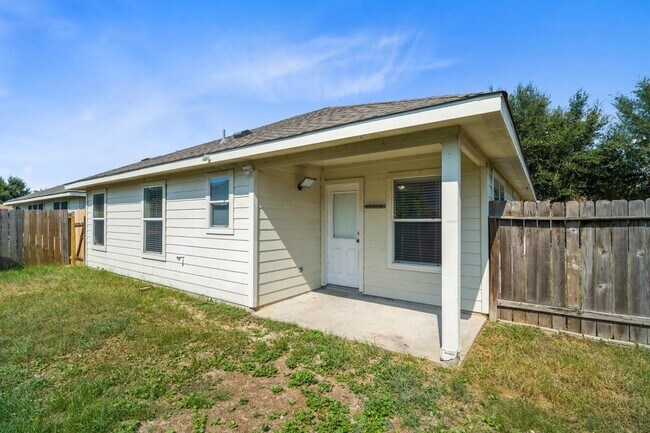 Building Photo - 6631 Portlick Dr