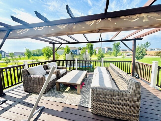 Building Photo - Stunning 5bed/3 1/2 bath Home in Shakopee!