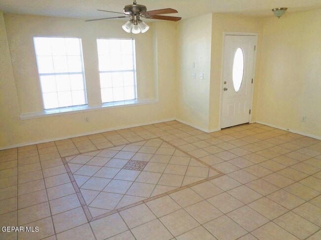 Building Photo - 12348 Tierra Humeda Dr