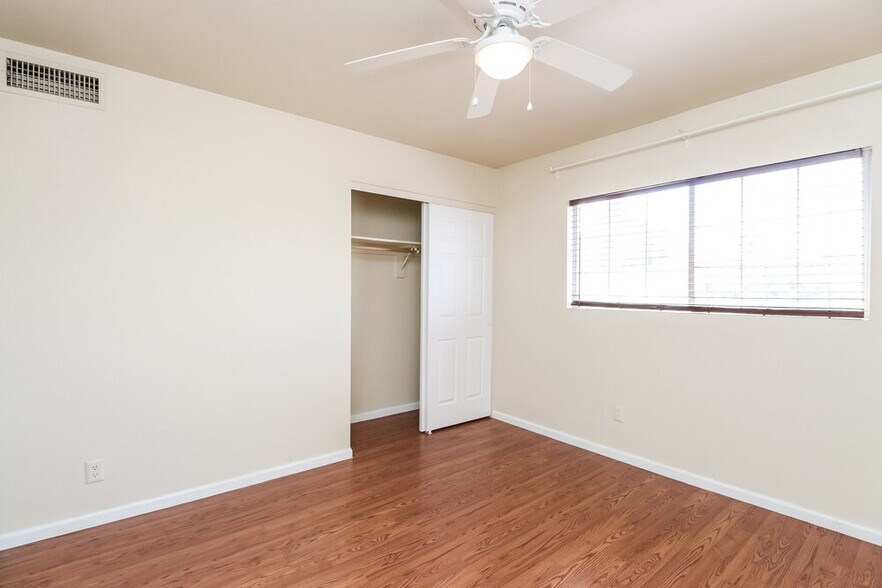 Building Photo - 3422 E Woodland Dr