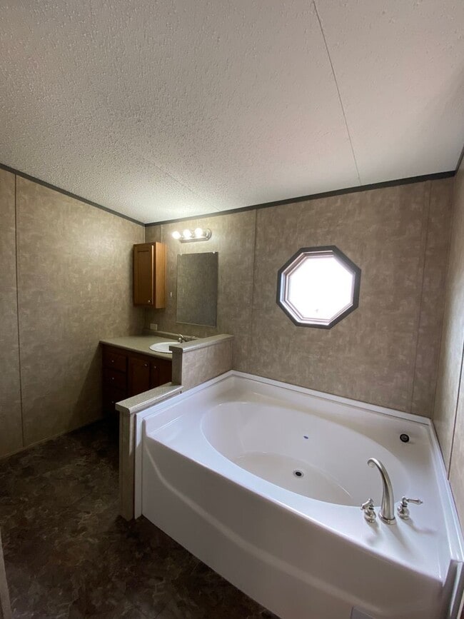 Building Photo - 40 Restful Pl