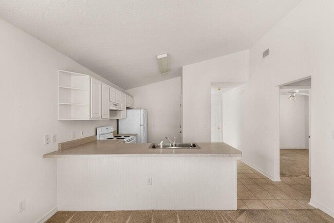 Building Photo - 26 2nd St