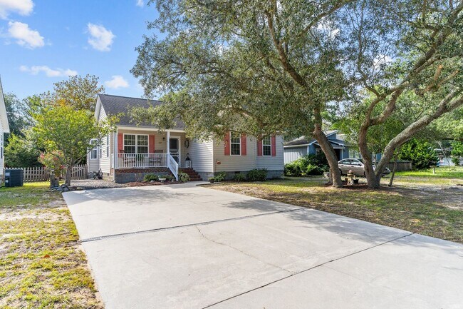 Building Photo - PERFECT "WORK FROM HOME" LOCATION FOR JAN-MAY of 2026