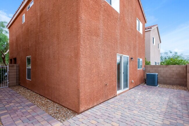 Building Photo - 8261 Oliver Twist Ln