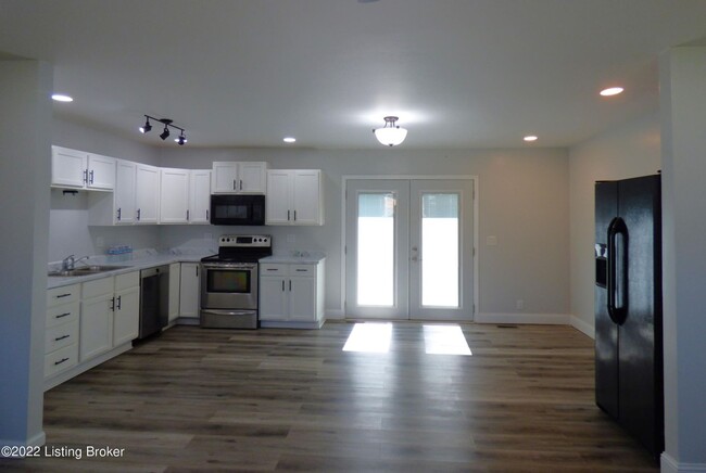 Building Photo - Welcome Home to this Charming, Renovated A...