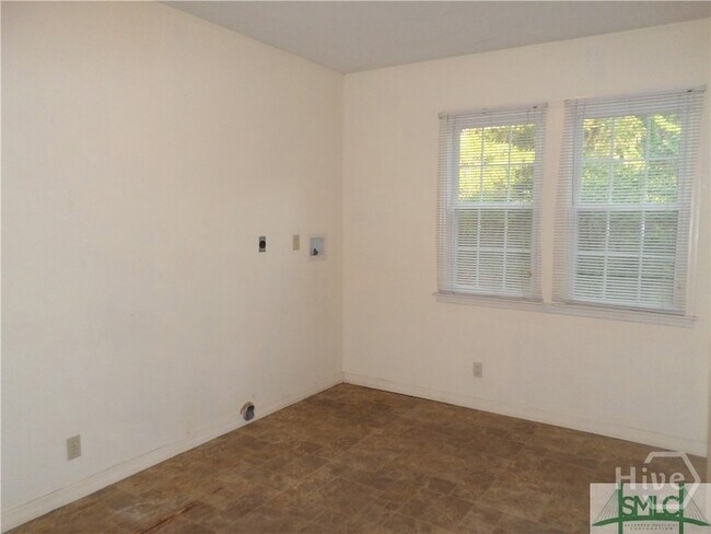 Building Photo - 141 Rommel Ave