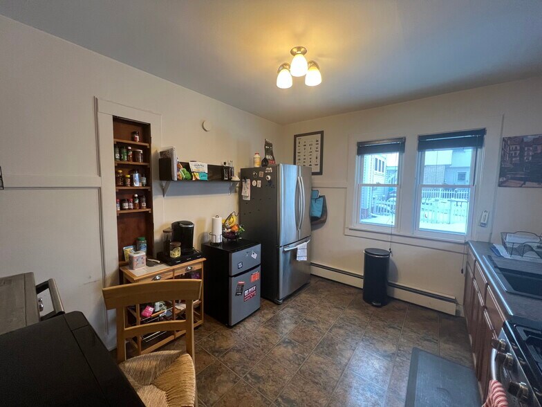 Building Photo - 6826 W Wisconsin Ave