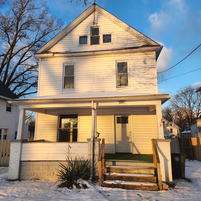 Building Photo - 1380 Moore St