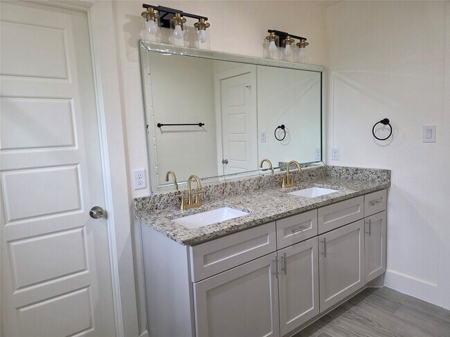 Building Photo - 2142 De Soto St