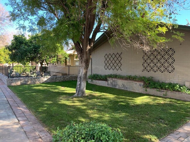 Building Photo - 7153 N 57th Dr
