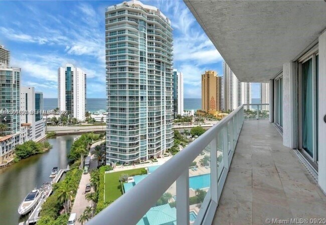 Building Photo - 16500 Collins Ave
