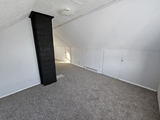 Building Photo - 6828 Meadow Ave