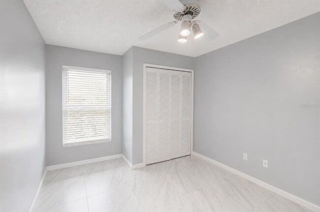 Building Photo - 10435 Crestfield Dr