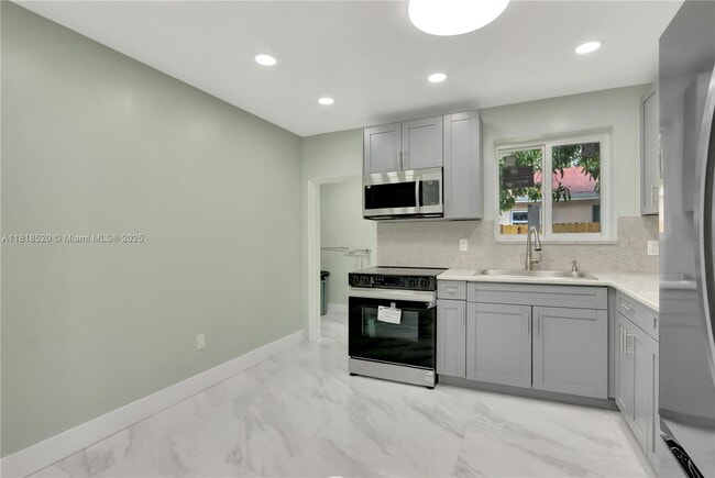 Building Photo - 10370 SW 174th Terrace